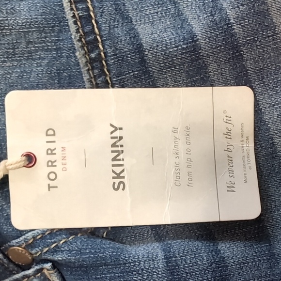 NEW Torrid Skinny Cropped Distressed Stretchy Embroidered Jeans Plus Size 20 - Picture 8 of 8